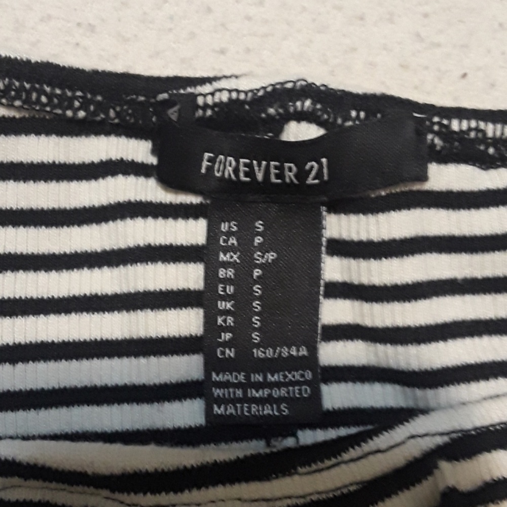 FOREVER 21 - Picture 2 of 3